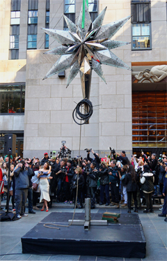 Miranda Kerr and Michael Hammers Swarovski Star, Rockefeller Plaza, New York City, 16.11.2015  credit: Paul S. Fuerst