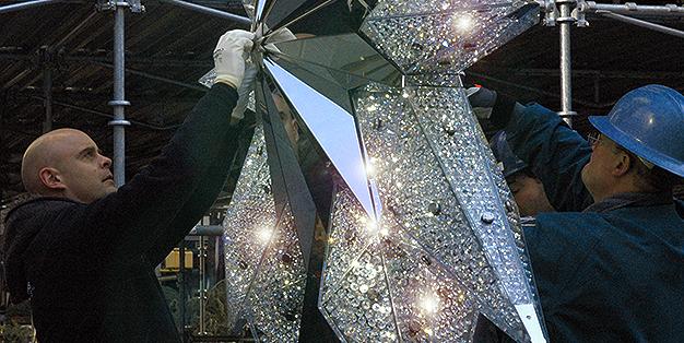 Michael Hammers Swarovski Star Rockefeller Center Christmas Tree 2016, workers preparing the Star for the rigging