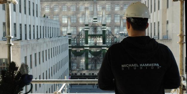 Michael Hammers Swarovski Star Rockefeller Center Christmas Tree 2016, a Michael Hammers Studios staffer on the scaffold watching Sak´s on 5th